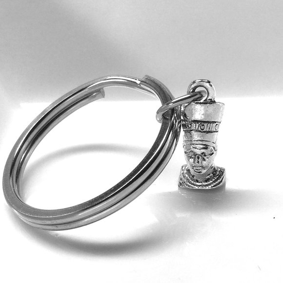 Miniature Nefertiti Female Egyptian Goddess Bust Woman Egypt Keyring Keychain - Picture 1 of 4